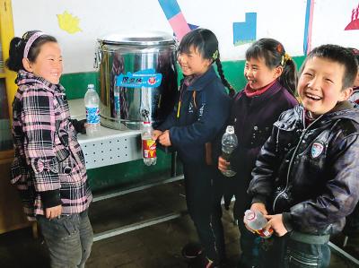 校園飲水臺和校園直飲機(jī)有哪些區(qū)別？該如何進(jìn)行選擇？